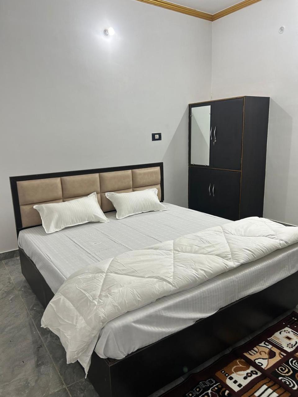 Shri Narayanam Guest House And Home Stay Ayodhya Esterno foto