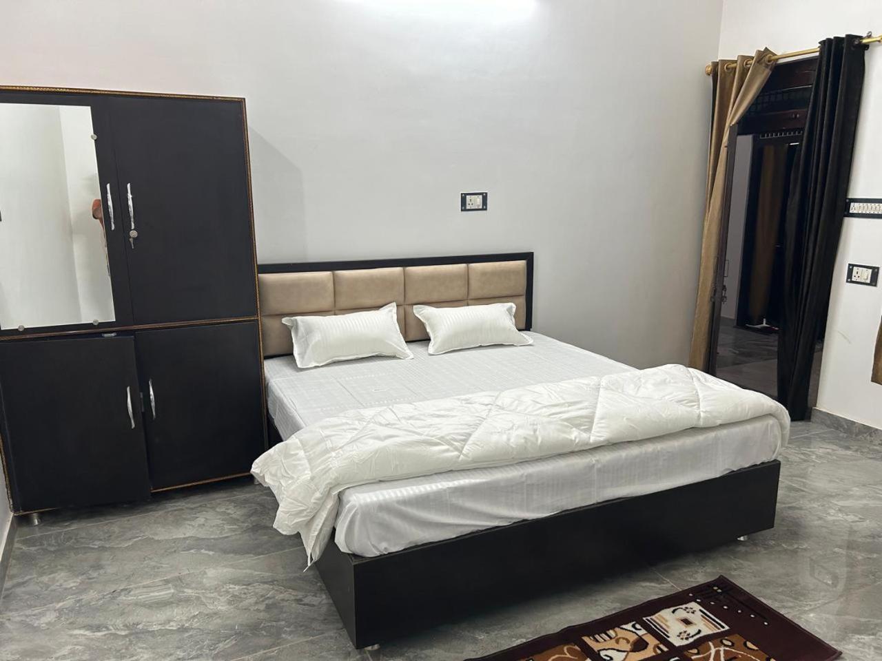 Shri Narayanam Guest House And Home Stay Ayodhya Esterno foto