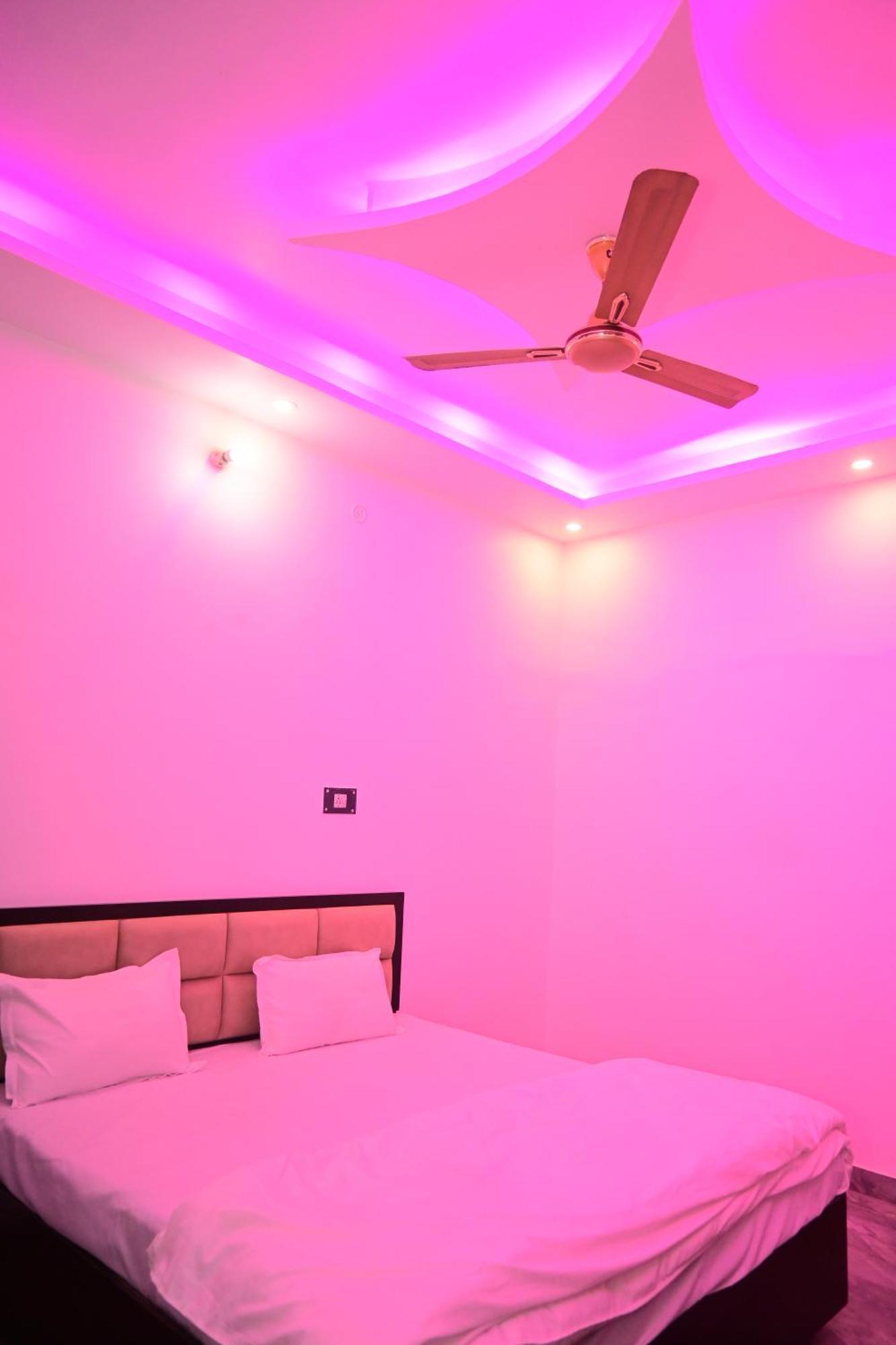 Shri Narayanam Guest House And Home Stay Ayodhya Esterno foto