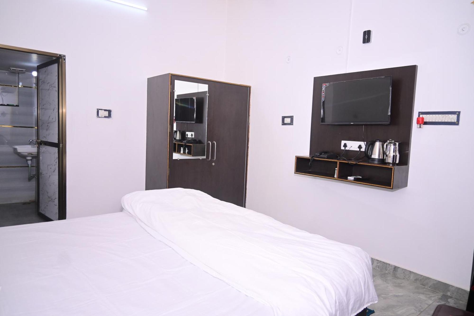 Shri Narayanam Guest House And Home Stay Ayodhya Esterno foto